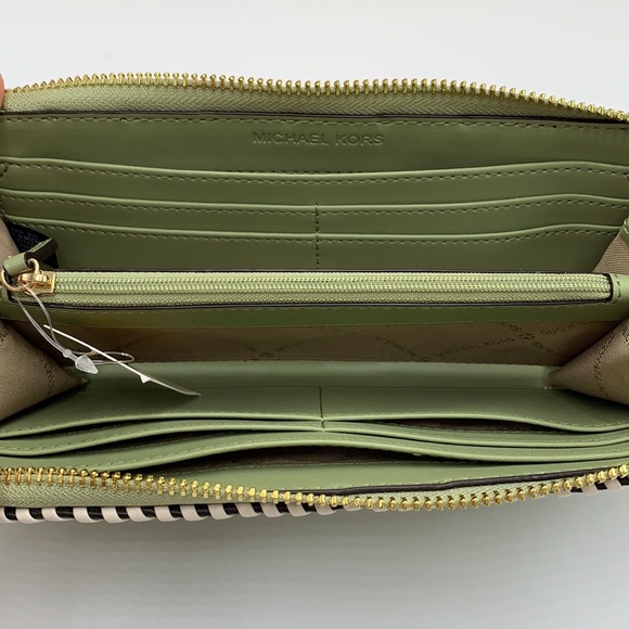 MICHAEL KORS JET SET TRAVEL LARGE THREE QUARTER ZIP WALLET LIGHT SAGE MULTI - Picture 8 of 16